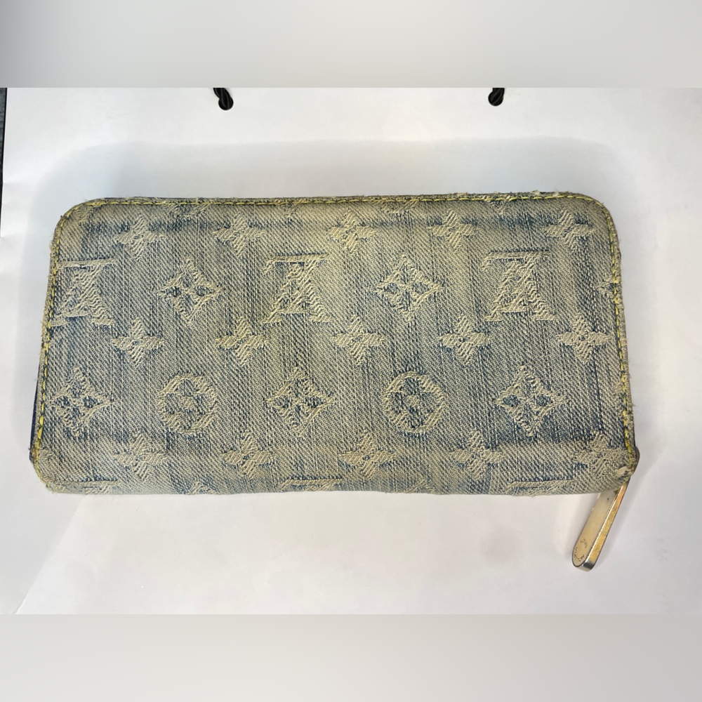 AUTHENTIC LOUIS VUITTON BLUE DENIM ZIPPY MONOGRAM WALLET WITH YELLOW INTERIOR - Picture 3 of 12